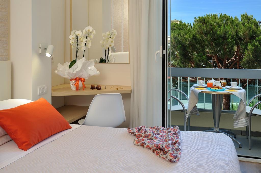 Hotel Riviera B&B Misano Adriatico Exterior foto